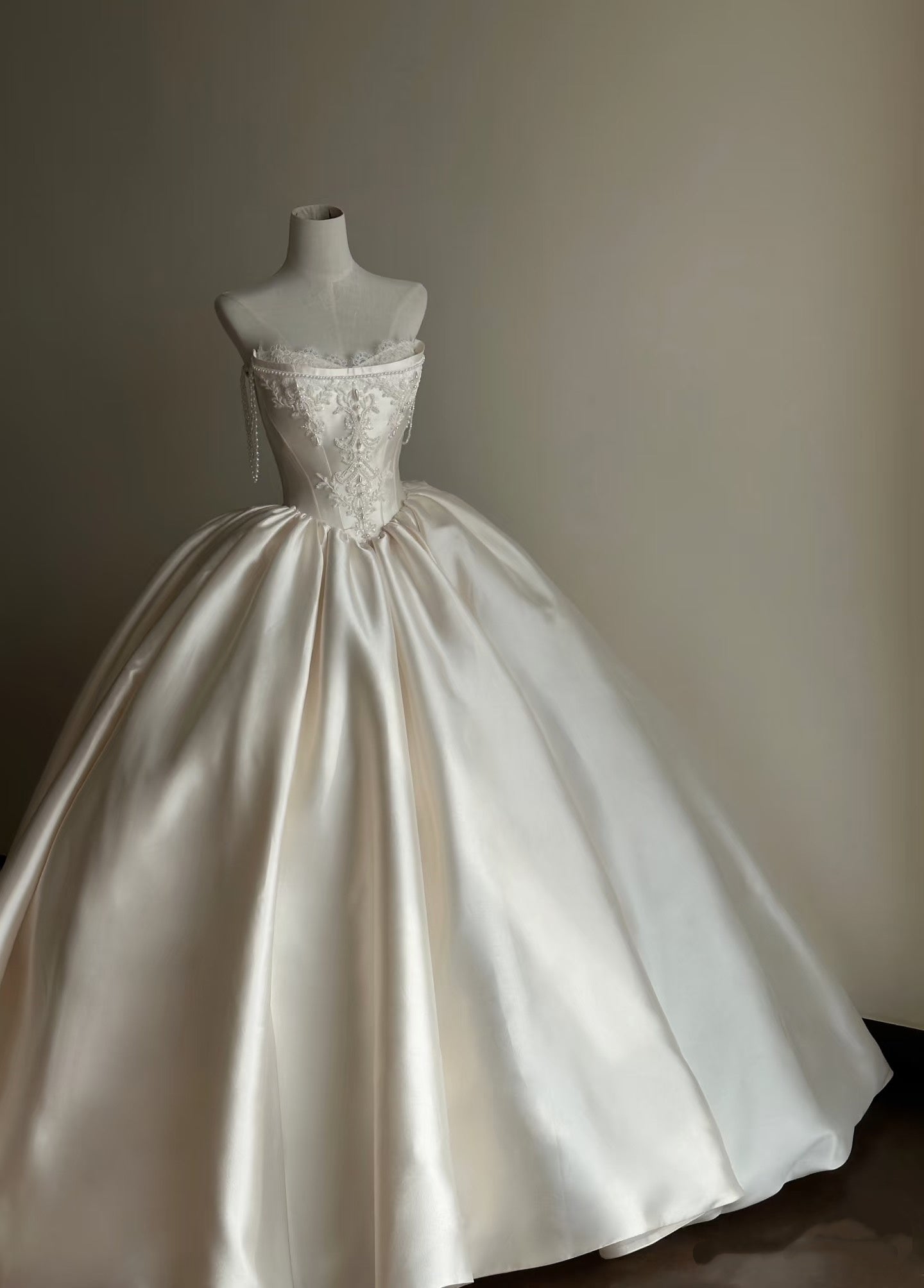 Luxury Ball Gown Sweetheart Lace Satin Wedding Dress Fairytale Long Wedding Dresses RB2840