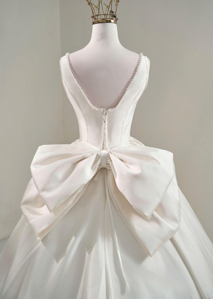 Princess Ball Gown Square Neck White Satin Wedding Dress Fairytale Bride Gowns Autumn Wedding Gown RB2858