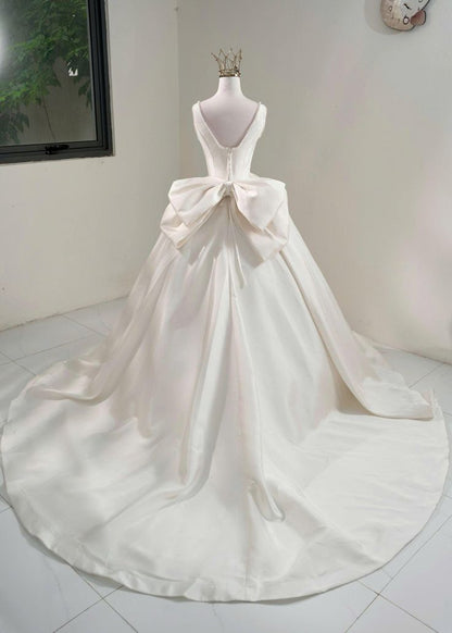 Princess Ball Gown Square Neck White Satin Wedding Dress Fairytale Bride Gowns Autumn Wedding Gown RB2858