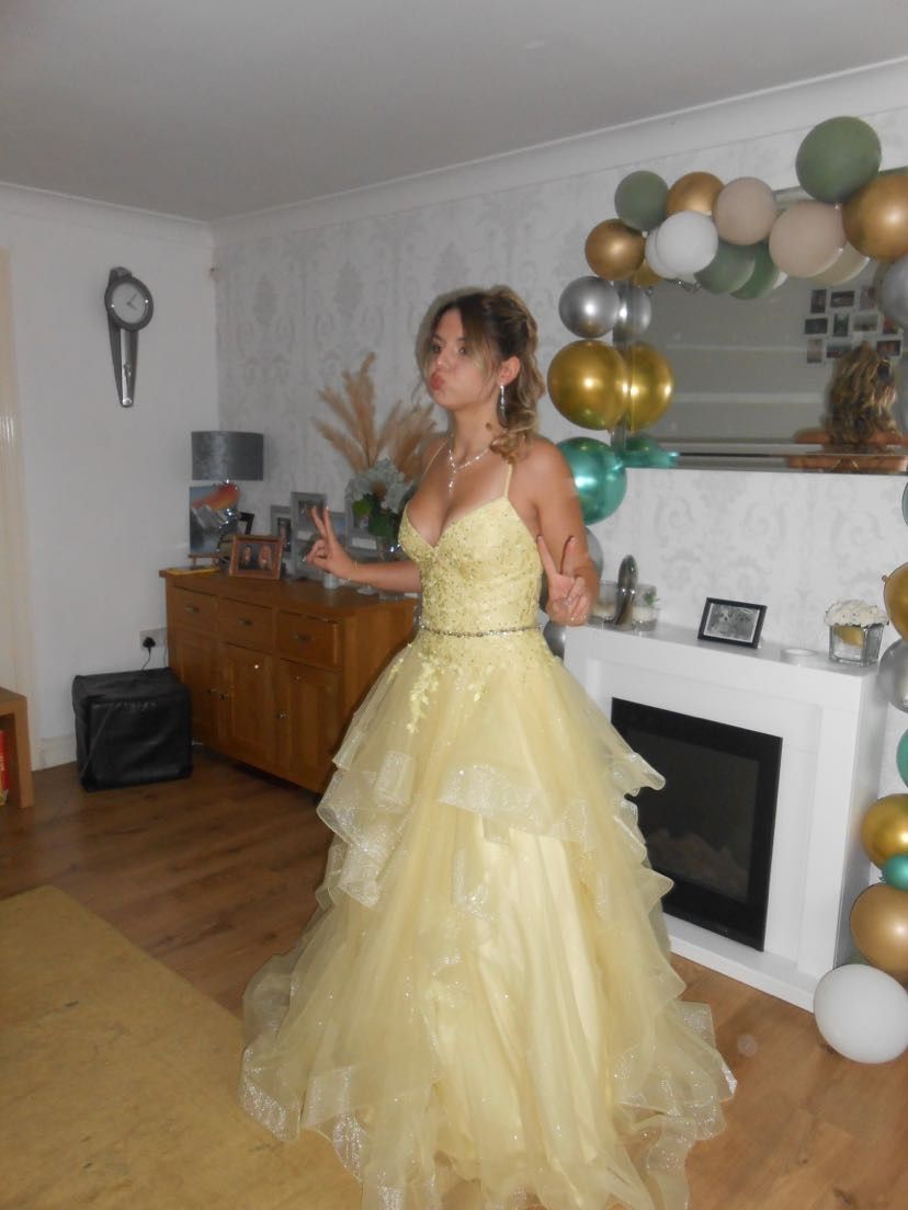 Modest Ball Gown Spaghetti Straps Yellow Lace Tulle Prom Dresses Party Dress 21st Birthday Outfits Senior Graduation Dress RB881