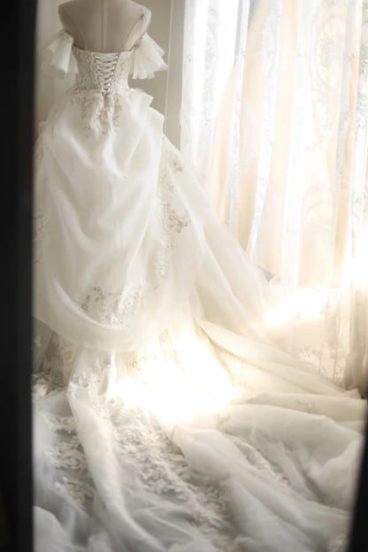 Sweet White Off-the-shoulder Tulle A-Line Lace Applique Long Wedding DressRF0412