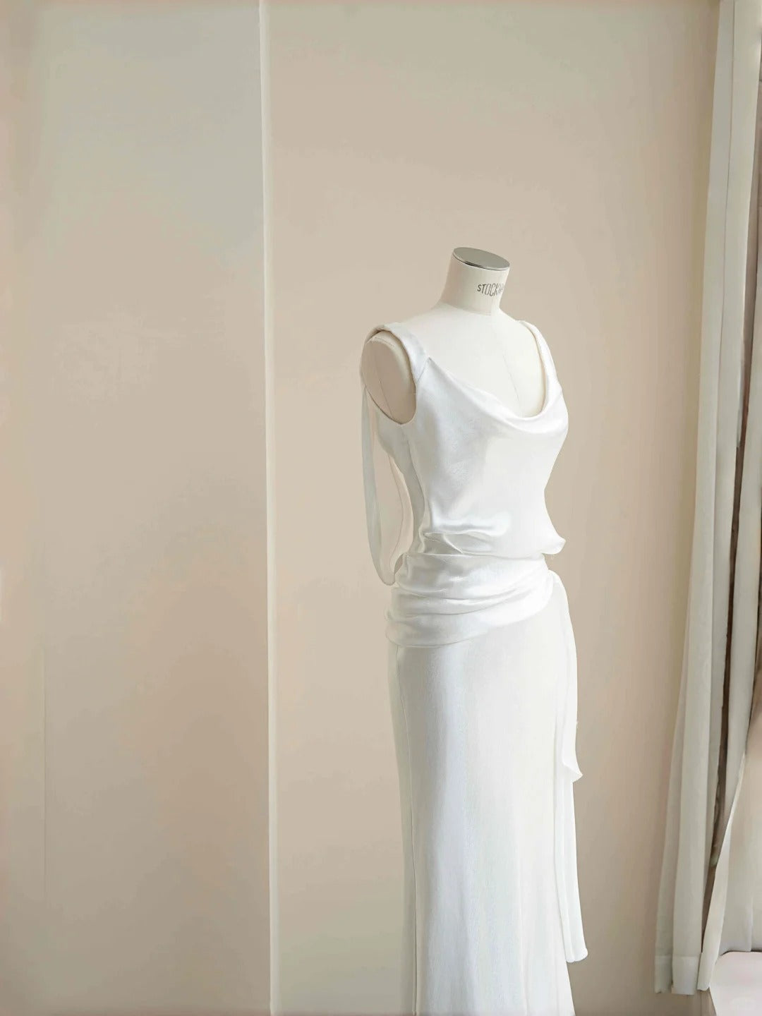 Elegant White Scoop Neck Satin Mermaid Evening Dress- RF0461