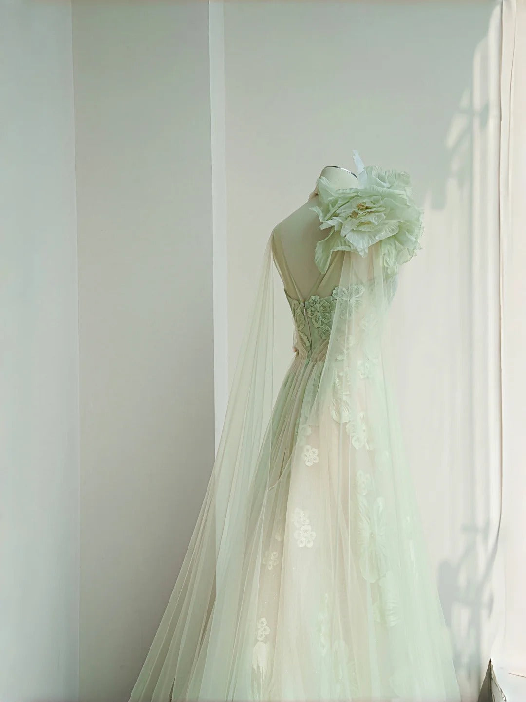 Sweet Light Green Tulle Applique A-Line V Neck Long Prom Dresses Beautiful Wedding Dress RF0476