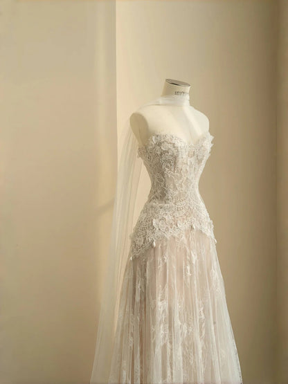 Elegant White A-Line Sweetheart Lace Tulle Wedding Dress RF0484