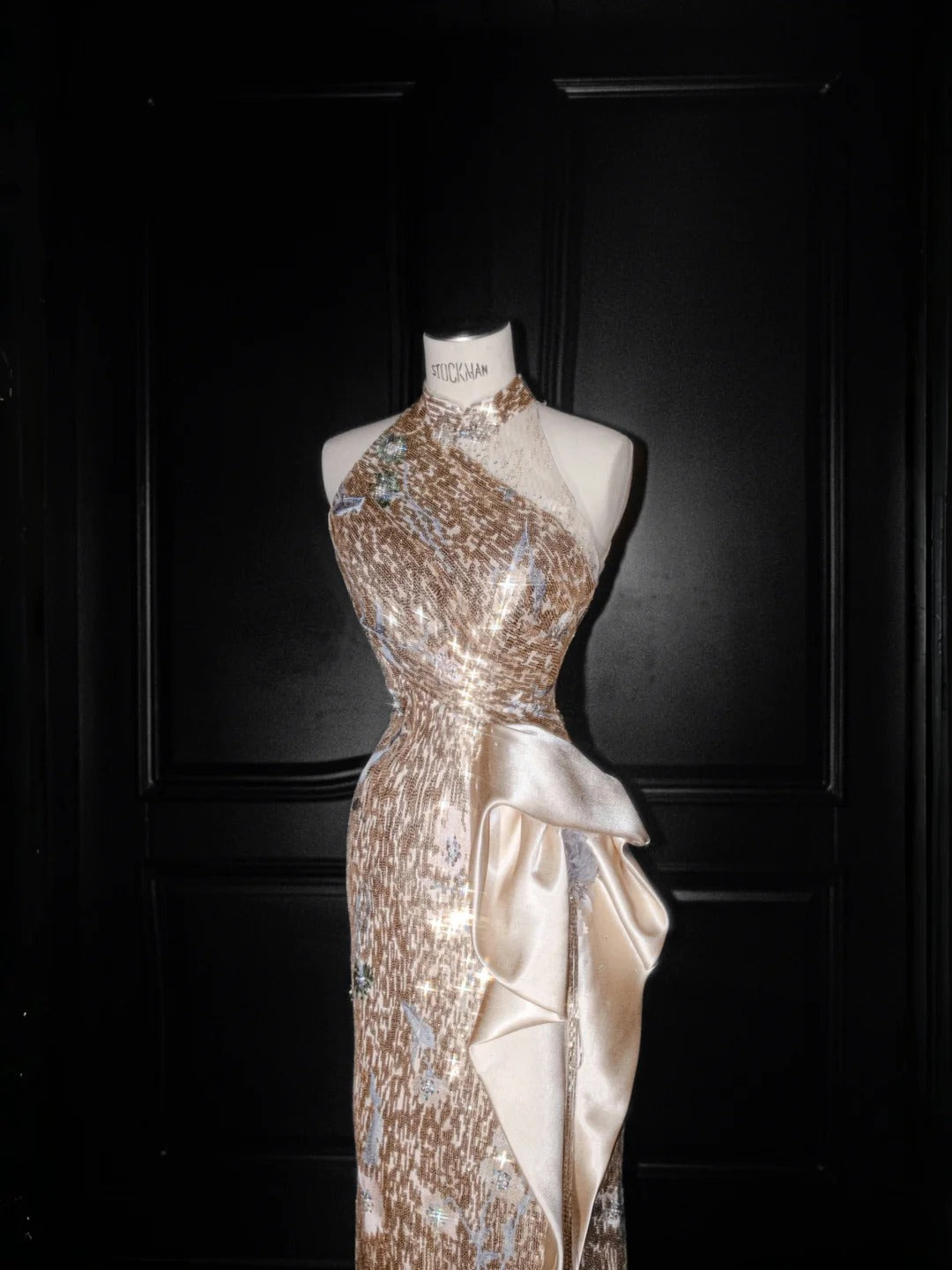 Elegant Halter Neck Deep Champagne Sheath Prom Dresses Sequin Satin Formal Evening Gowns RF0504