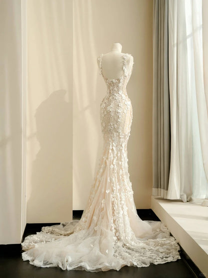 Elegant White Spaghetti Straps Tulle Embroidered Applique Mermaid Train Wedding Dress RF0513