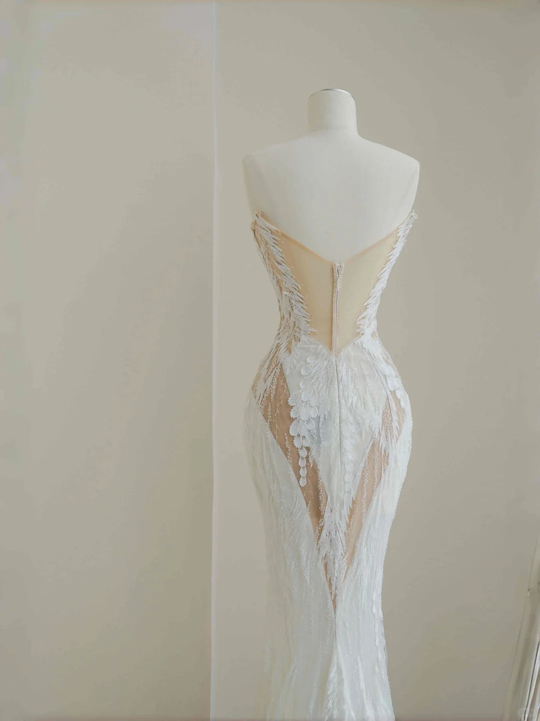 Elegant White Strapless Tulle Beaded Mermaid Wedding Dress with Appliques RF0516