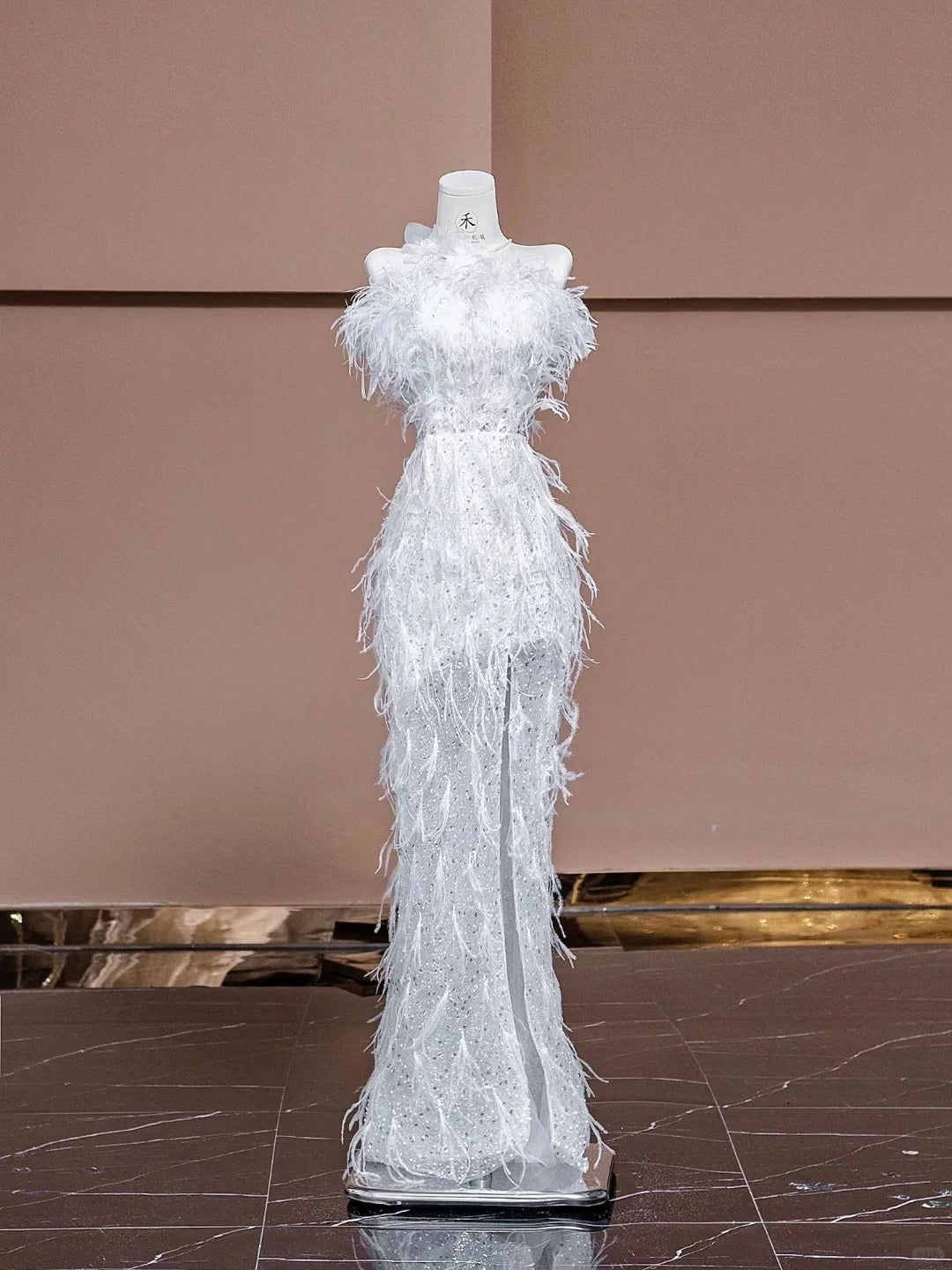 Gorgeous White One Shoulder Tulle Feather Mermaid Wedding Dress Formal Evening Dress RF0543
