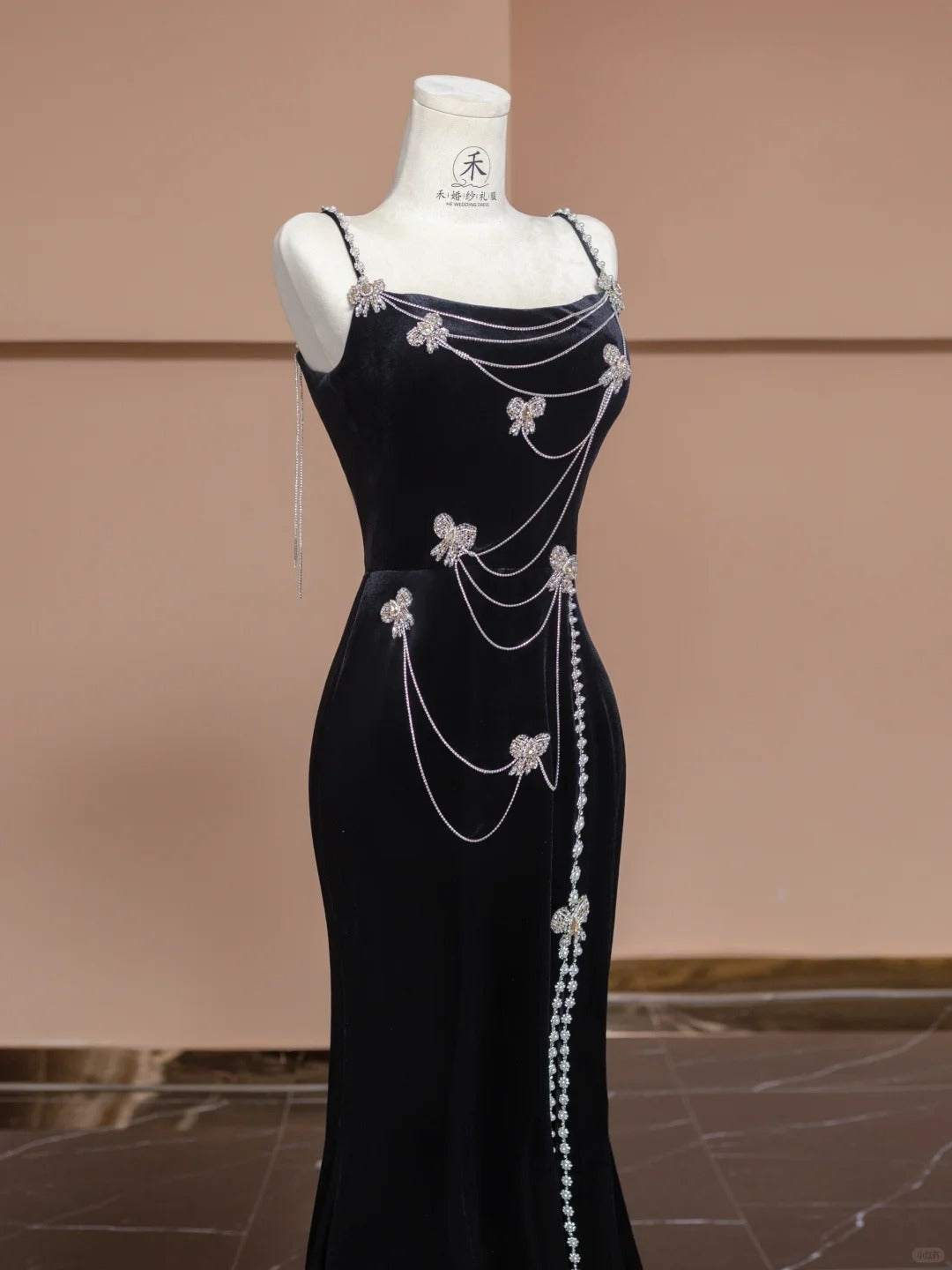 Stunning Black Velvet Spaghetti Straps Mermaid Prom Dresses Beaded Formal Evening Gowns RF0559