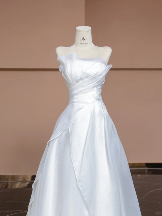 Elegant White Tulle A-Line Strapless Train Wedding Dress RF0562