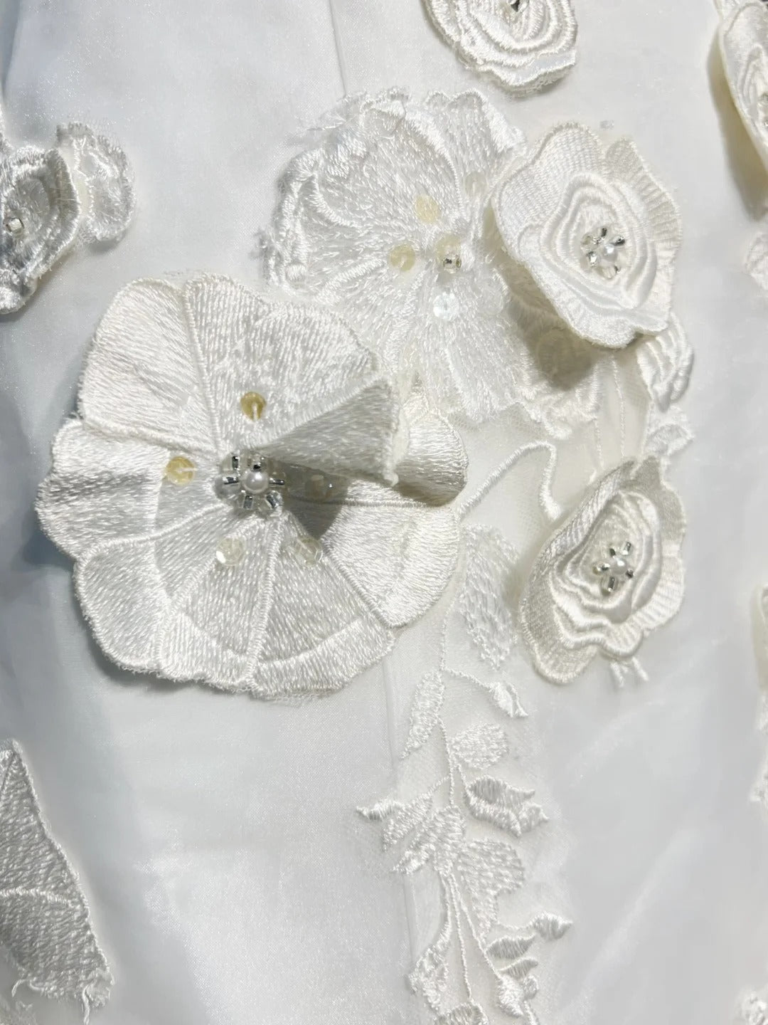 Simple White Strapless A-Line Tulle Applique Train Wedding Dress RF0585