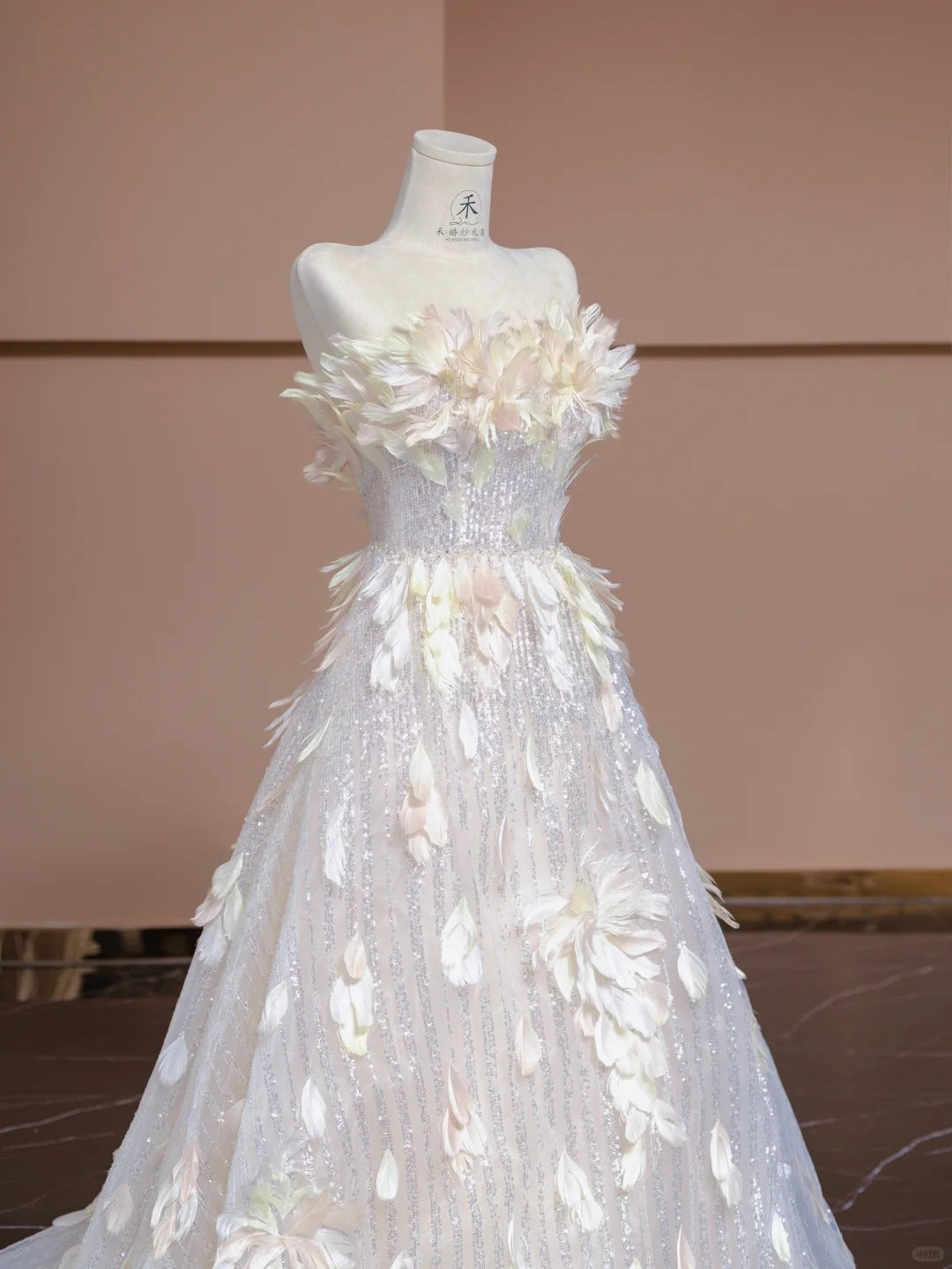Gorgeous Light Champagne A-Line Strapless Tulle Sequined Wedding Dress RF0619