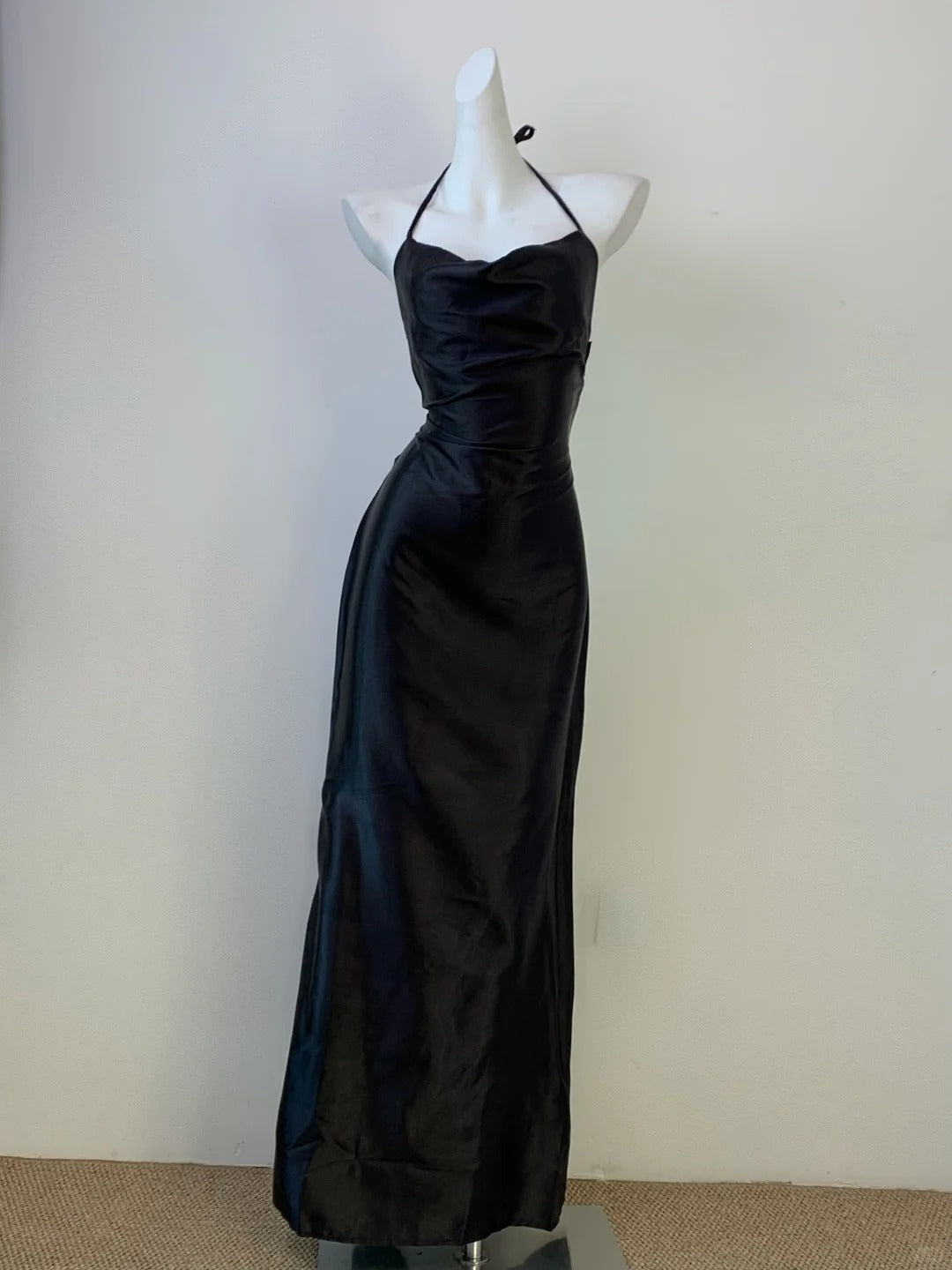 Elegant Black Halter Sheath Satin Backless Prom Dresses Evening Gowns RF0697