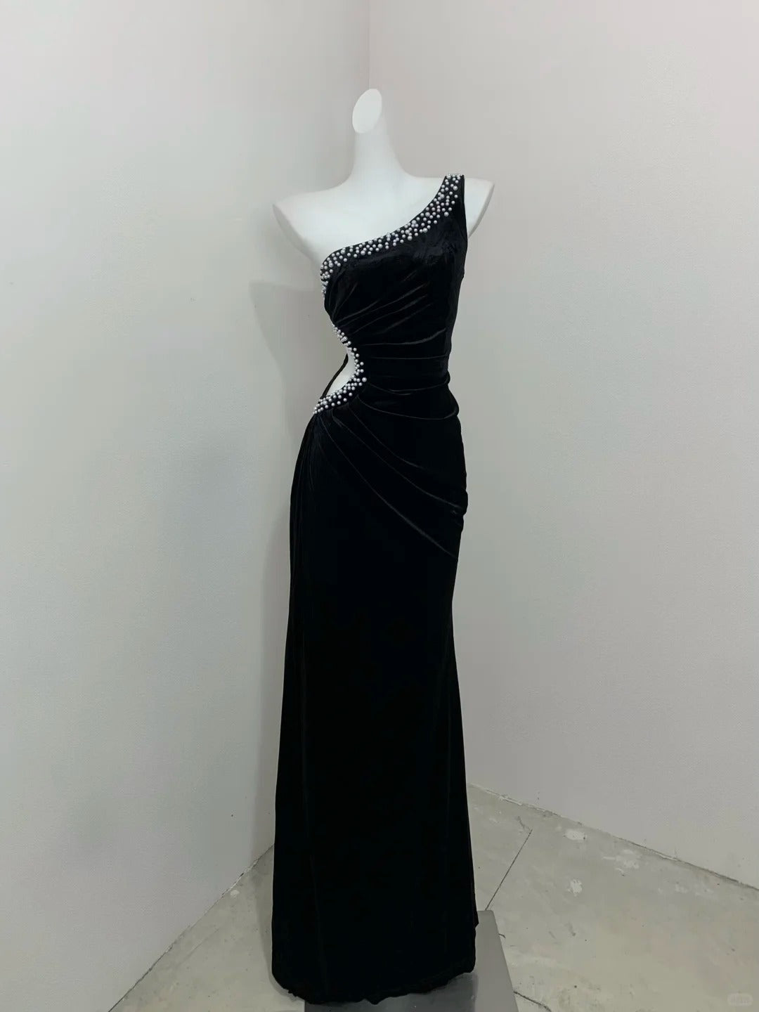 Simple Black One Shoulder Bodycon Beaded Satin Long Prom Dresses Formal Evening Gowns RF0700