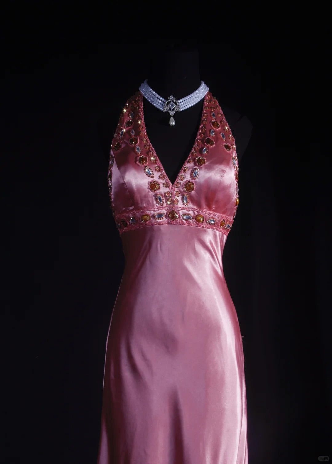 Gorgeous Pink Halter Neck Sheath Beaded Satin Long Prom Dresses Elegant Evening Gowns RF0925