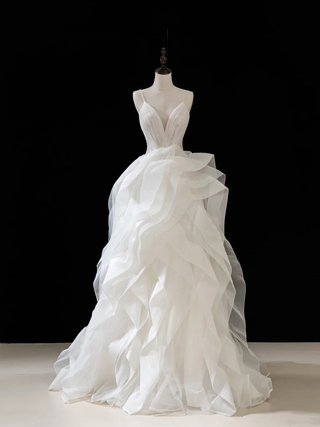 Elegant Wedding Dresses Ball Gown Spaghetti Strap White Sleeveless Pleated Brides Dress Fitted Bridal Gowns N230