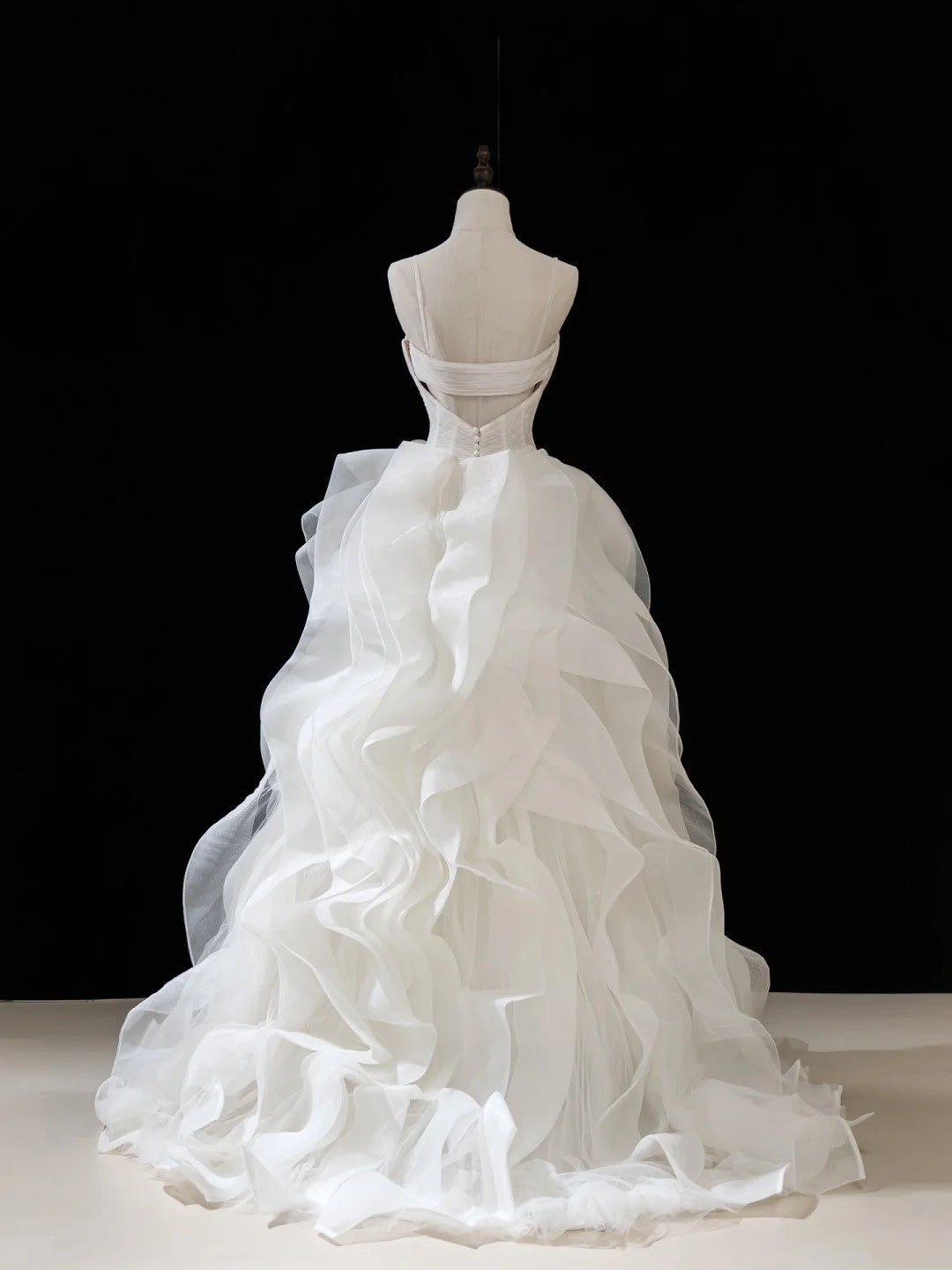 Elegant Wedding Dresses Ball Gown Spaghetti Strap White Sleeveless Pleated Brides Dress Fitted Bridal Gowns N230
