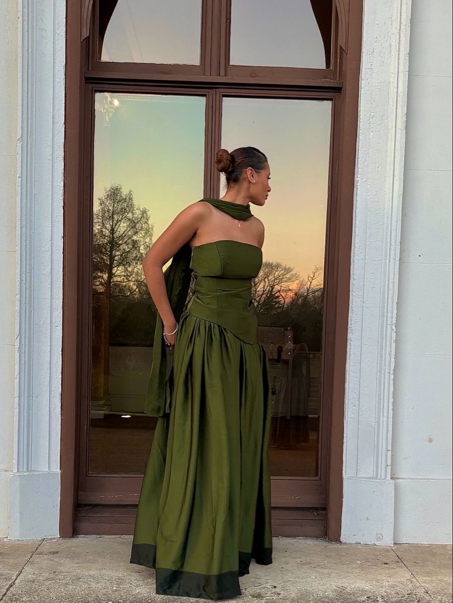 Sexy A Line Strapless Olive Green With Scarf Long Prom Dresses Impress 18th Birthday Outfits Party Gown N250