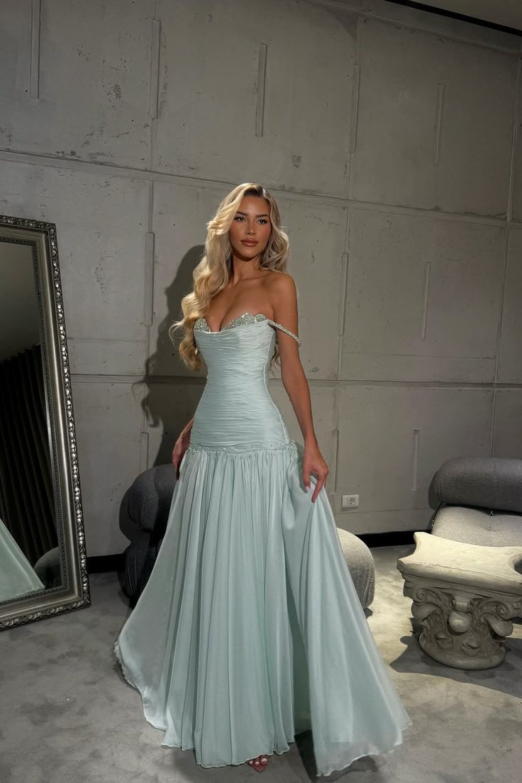 Romantic Off-The-Shoulder Chiffon Sleeveless Prom Dress Beads Pleats Graduation Gown N898