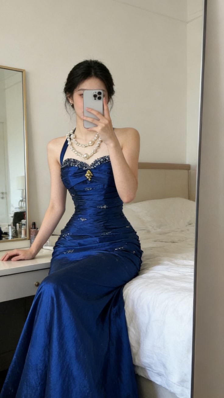 Vintage Halter Sheath Long Prom Dresses Beaded Satin Blue Evening Dresses Sleeveless Birthday Dresses N783