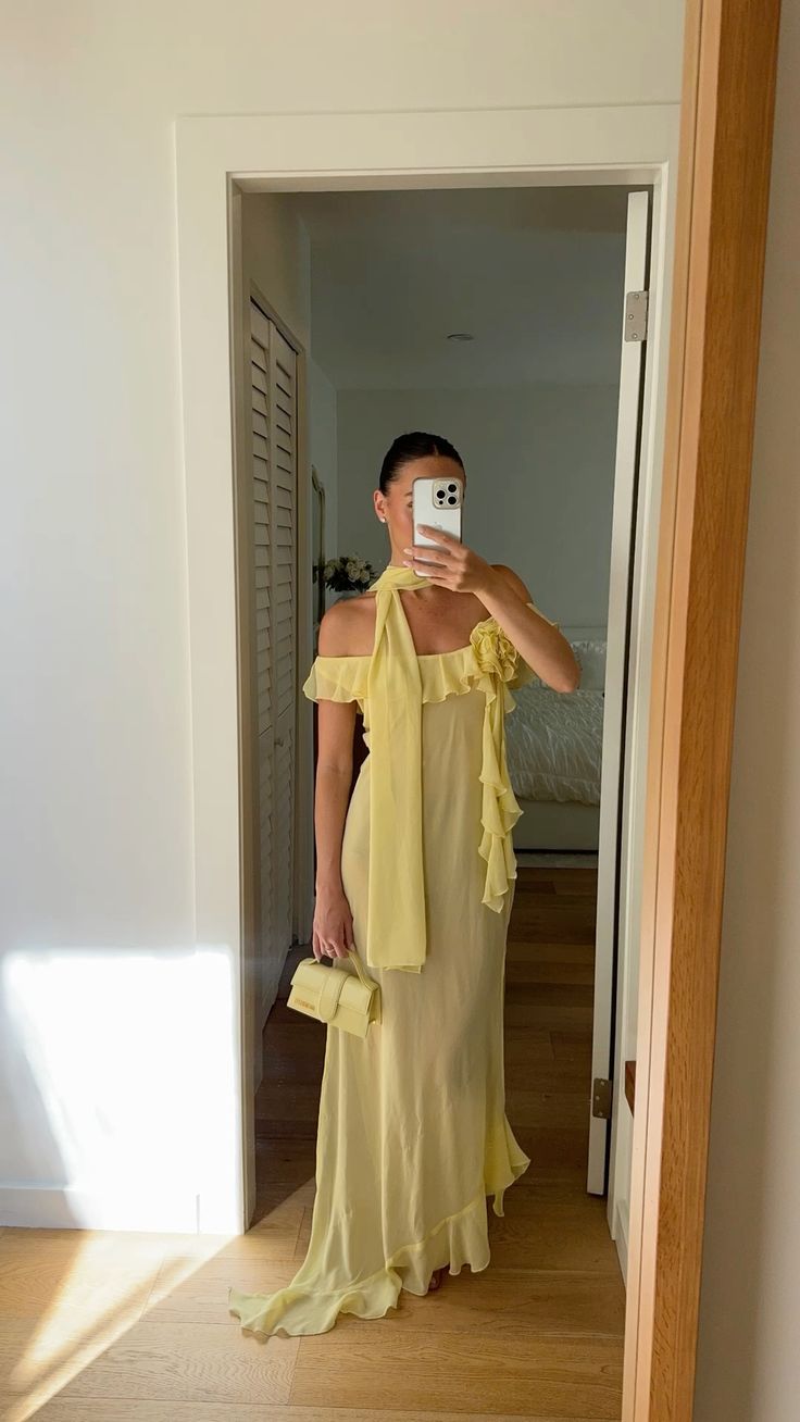 Simple A line Off The Shoulder With Scarf Prom Dresses Women Yellow Chiffon Sleeveless Vacation Wedding Guest Gown N257