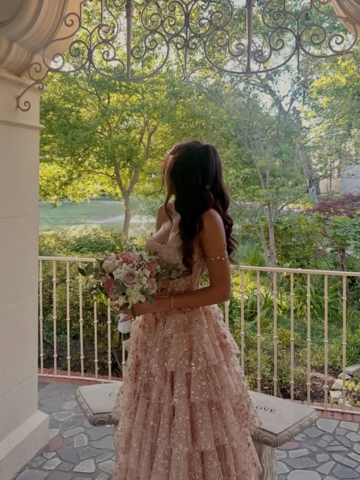 Elegant Ball Gown Strapless Pink Lace With Tiered Prom Dress Floor Length Evening Party Gown RB9512