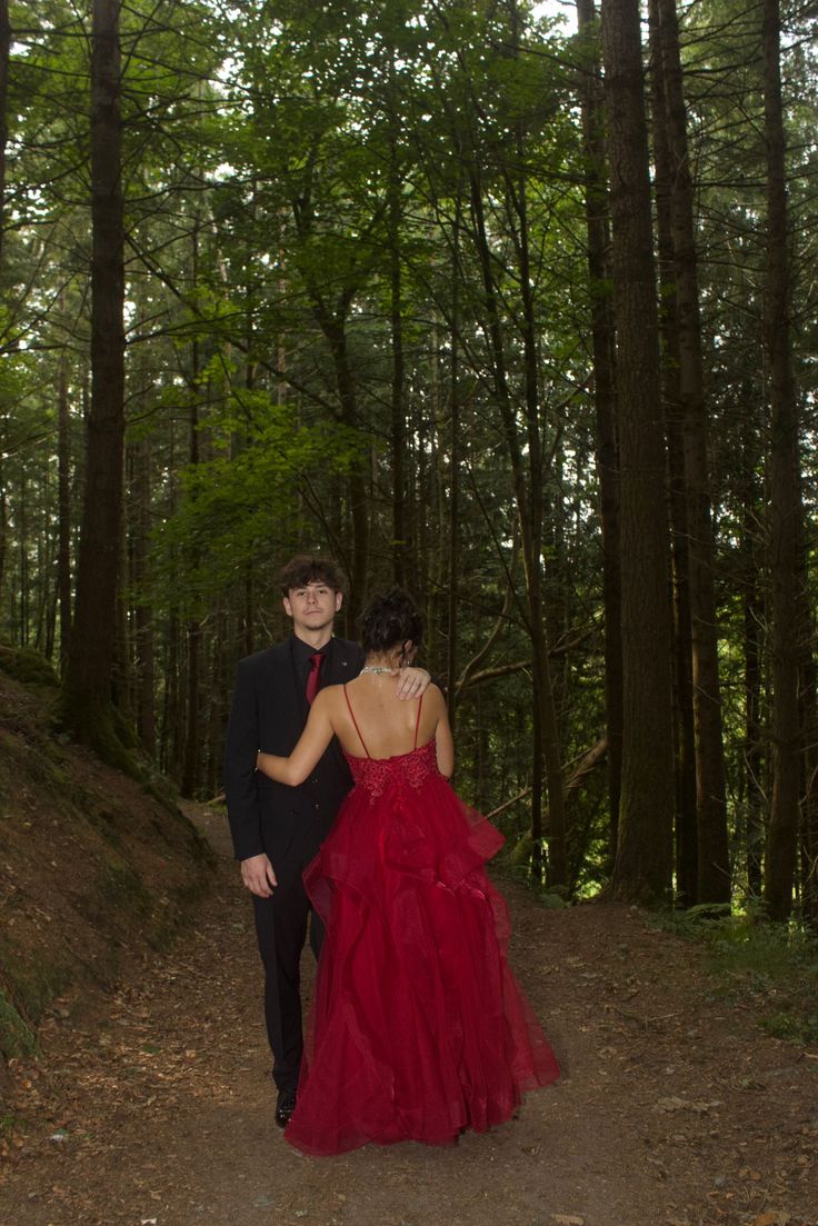 Modest Ball Gown Spaghetti Strap Burgundy Tulle Prom Dresses Inspo For Teens Formal Dress Party Outfits Prom Gowns AB083