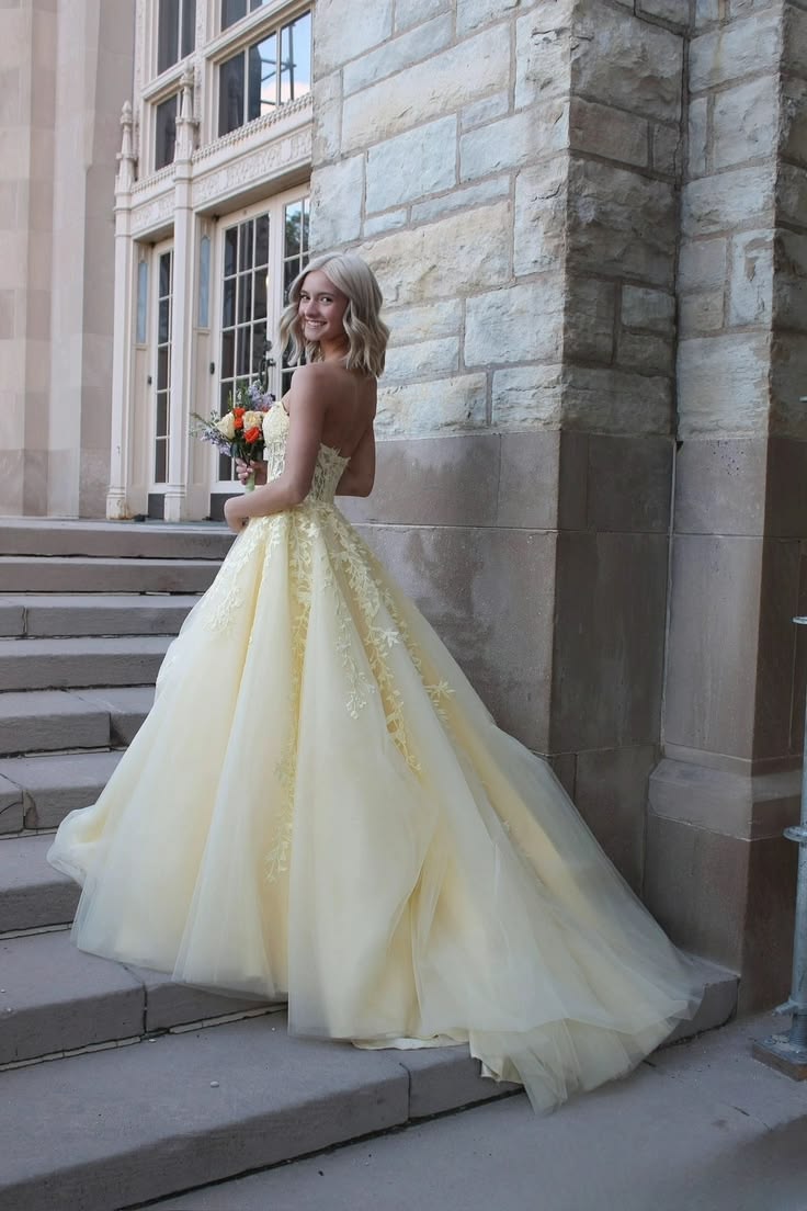 Unique Ball Gown Sweetheart Yellow Tulle with Lace Applique Evening Dresses Long Prom Dress AB596