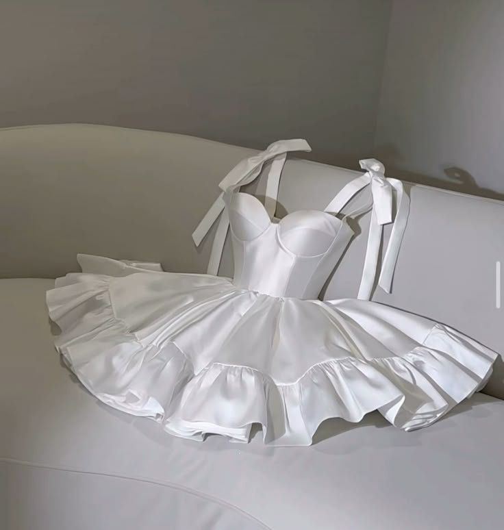 Trendy Ball Gown Spaghetti Straps White Short Satin 16th Birthday Dress Freshman Homecoming Dresses Cocktail Outfits RB021