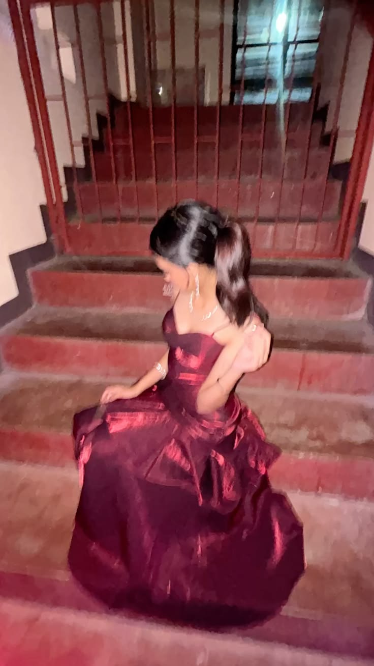 Elegant Mermaid Spaghetti Straps Burgundy With Ruffled Prom Dress Floor Length Evening Party Gown RB9559