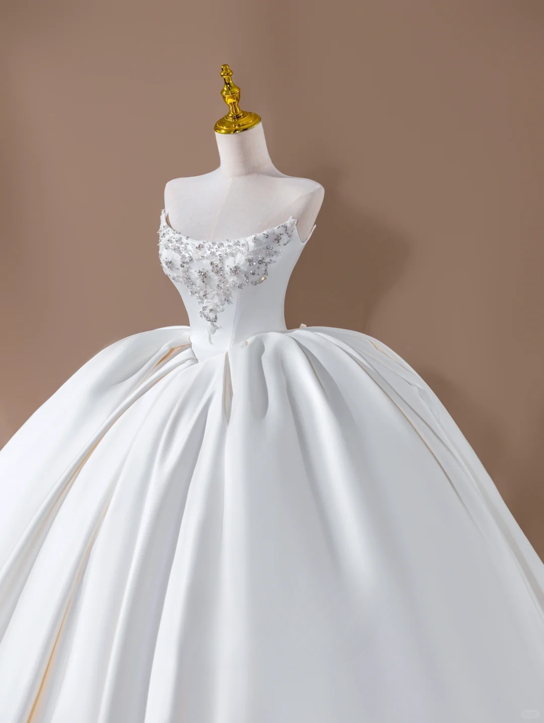 Princess Ball Gown Strapless Satin White Long Wedding Dress Beautiful Formal Brides Gown Wedding Dresses DH2819
