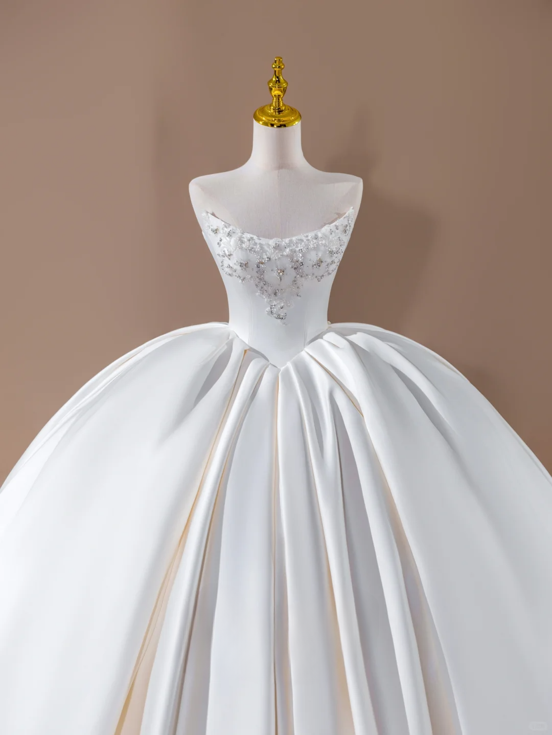 Princess Ball Gown Strapless Satin White Long Wedding Dress Beautiful Formal Brides Gown Wedding Dresses DH2819