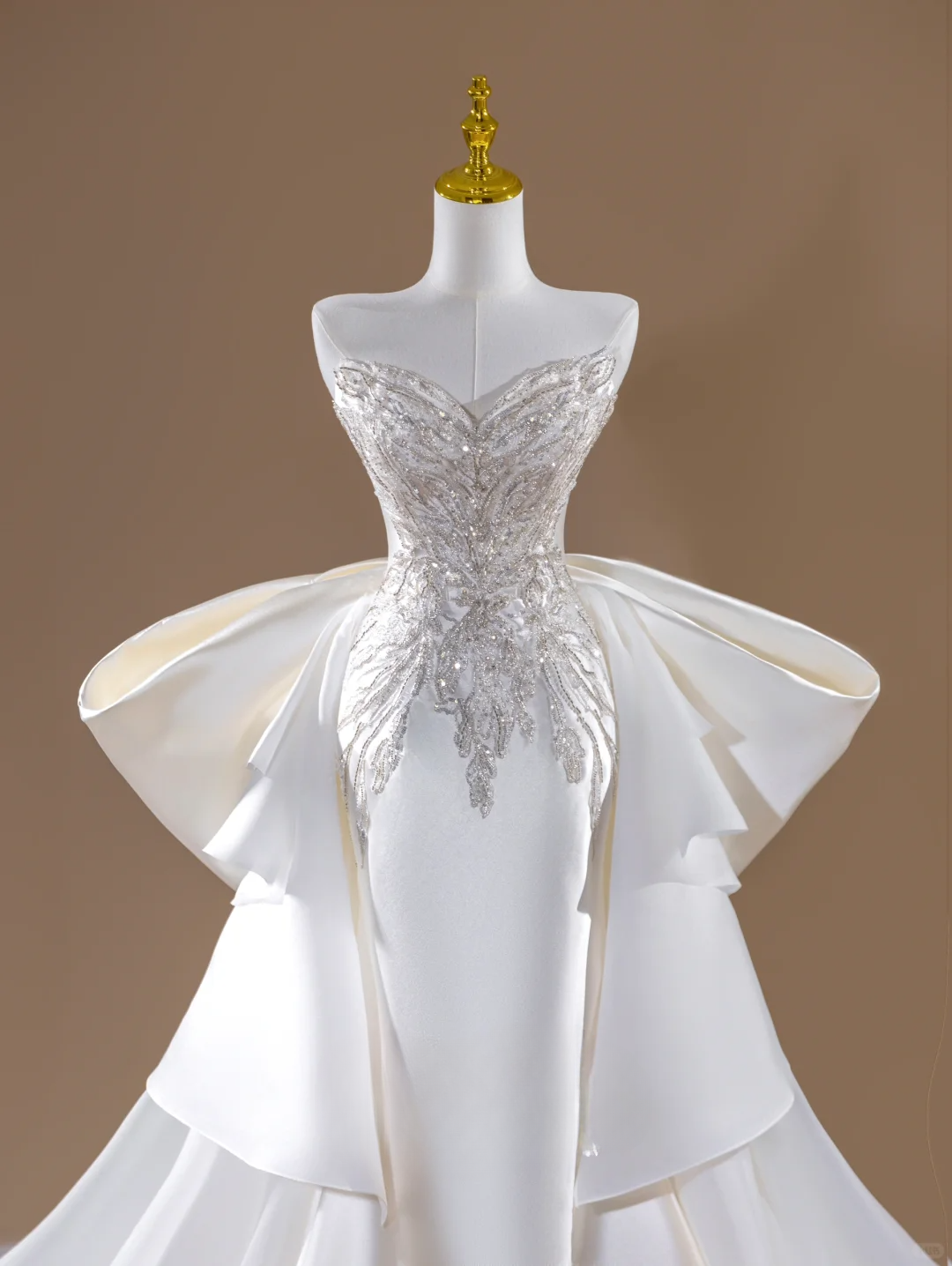 Dreamy Mermaid Sweetheart White Silver Appliques Satin Long Wedding Dress Beautiful Formal Wedding Dresses DH2820
