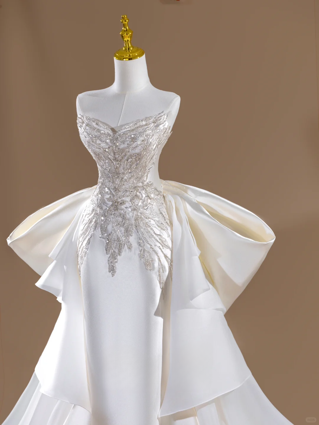 Dreamy Mermaid Sweetheart White Silver Appliques Satin Long Wedding Dress Beautiful Formal Wedding Dresses DH2820