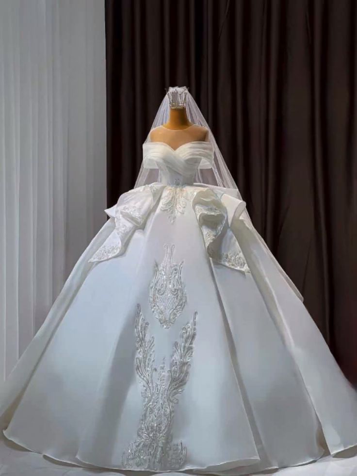 Modest Ball Gown Off The Shoulder Satin Wedding Dress With Sleeves Fairytale Autumn Wedding Dresses RB2821
