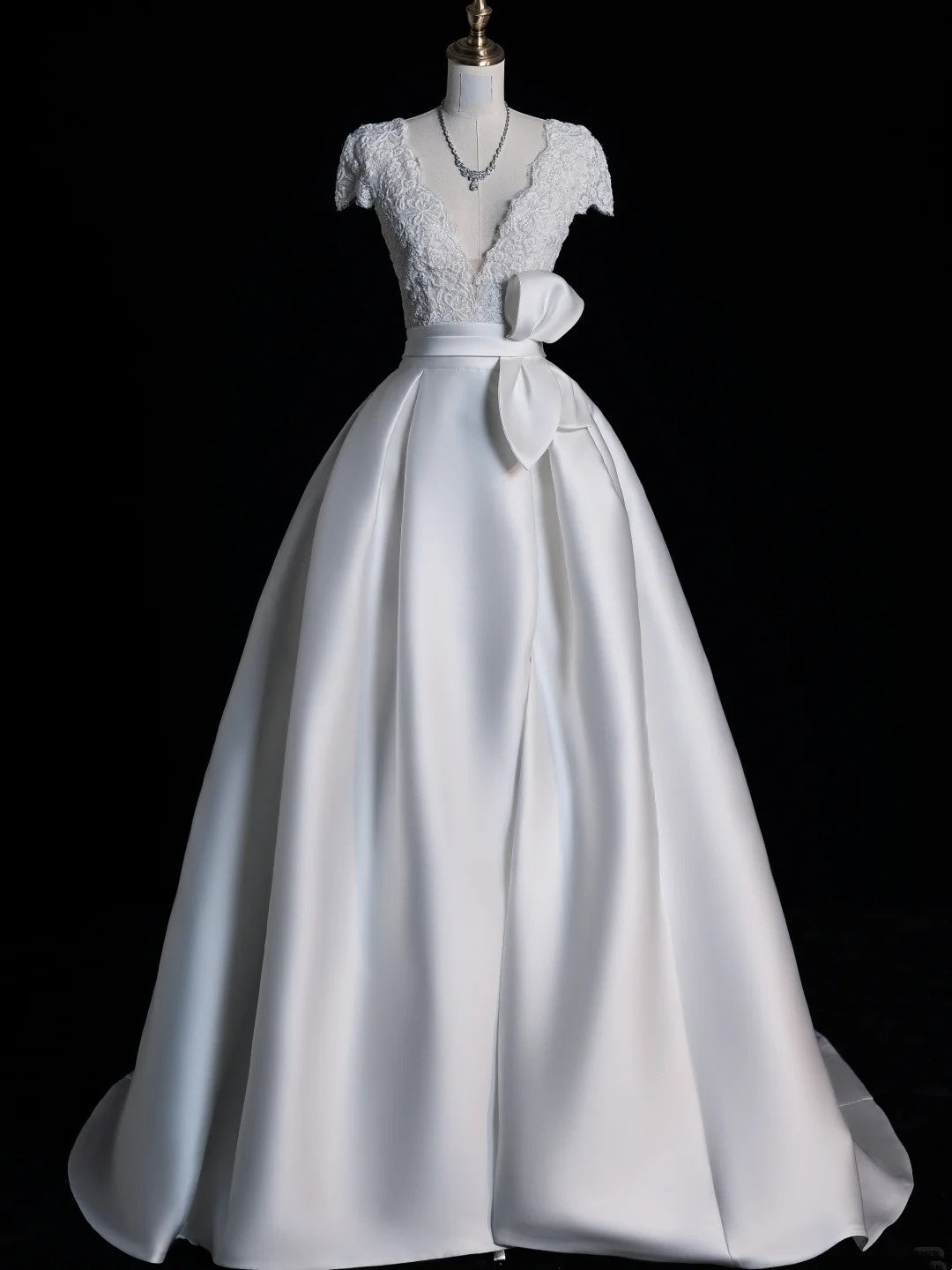 Timeless Ball Gown V Neckline Satin With Short Sleeves White Lace Wedding Dress Fairytale Boho Beach Summer Bridal Dresses N556
