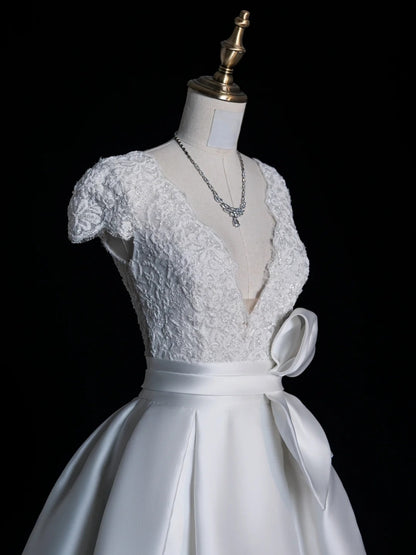 Timeless Ball Gown V Neckline Satin With Short Sleeves White Lace Wedding Dress Fairytale Boho Beach Summer Bridal Dresses N556