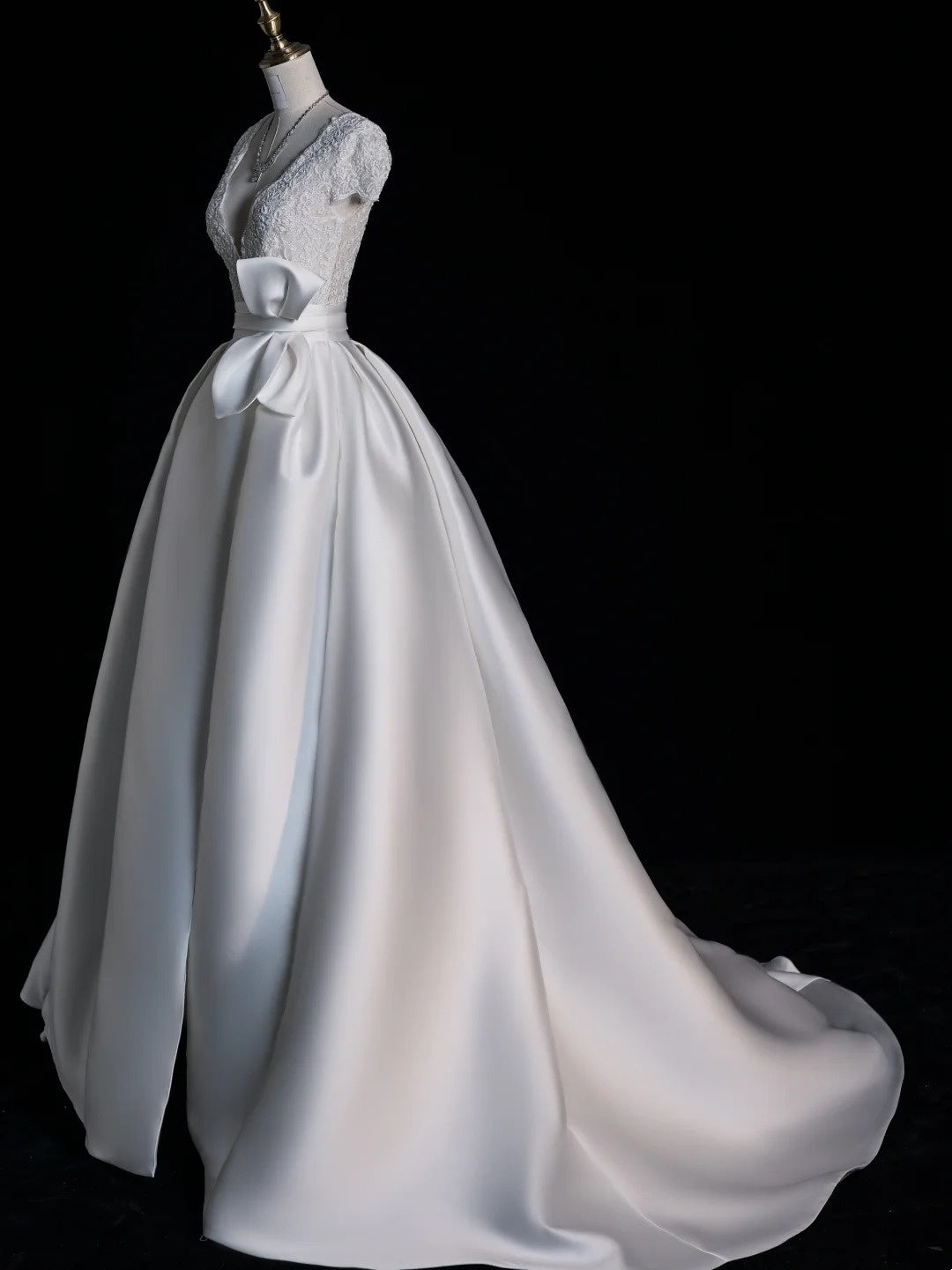 Timeless Ball Gown V Neckline Satin With Short Sleeves White Lace Wedding Dress Fairytale Boho Beach Summer Bridal Dresses N556