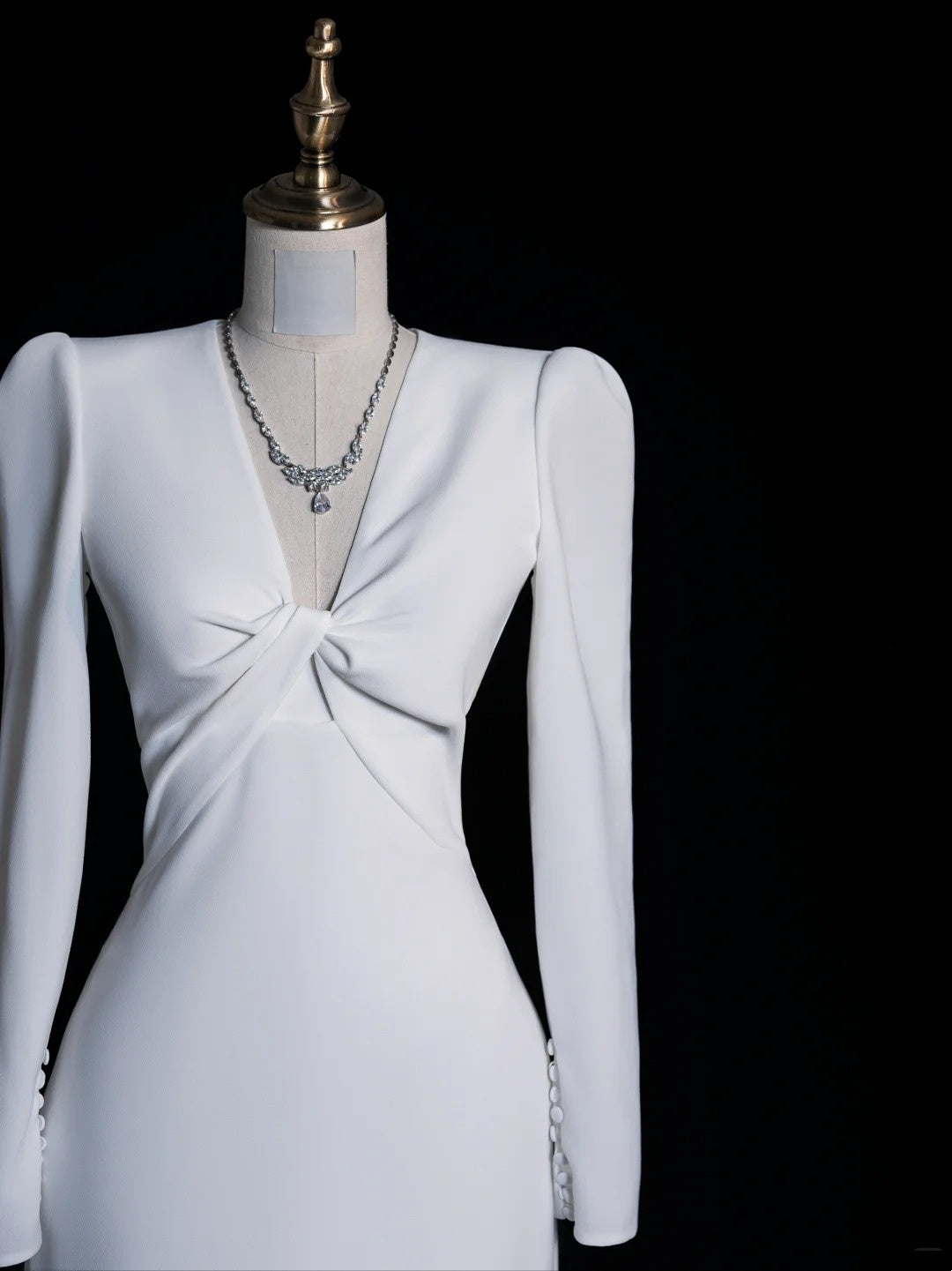 Simple Mermaid V Neckline Satin Long Sleeves White Satin Wedding Dress Fairytale Autumn Bridal Dresses N549