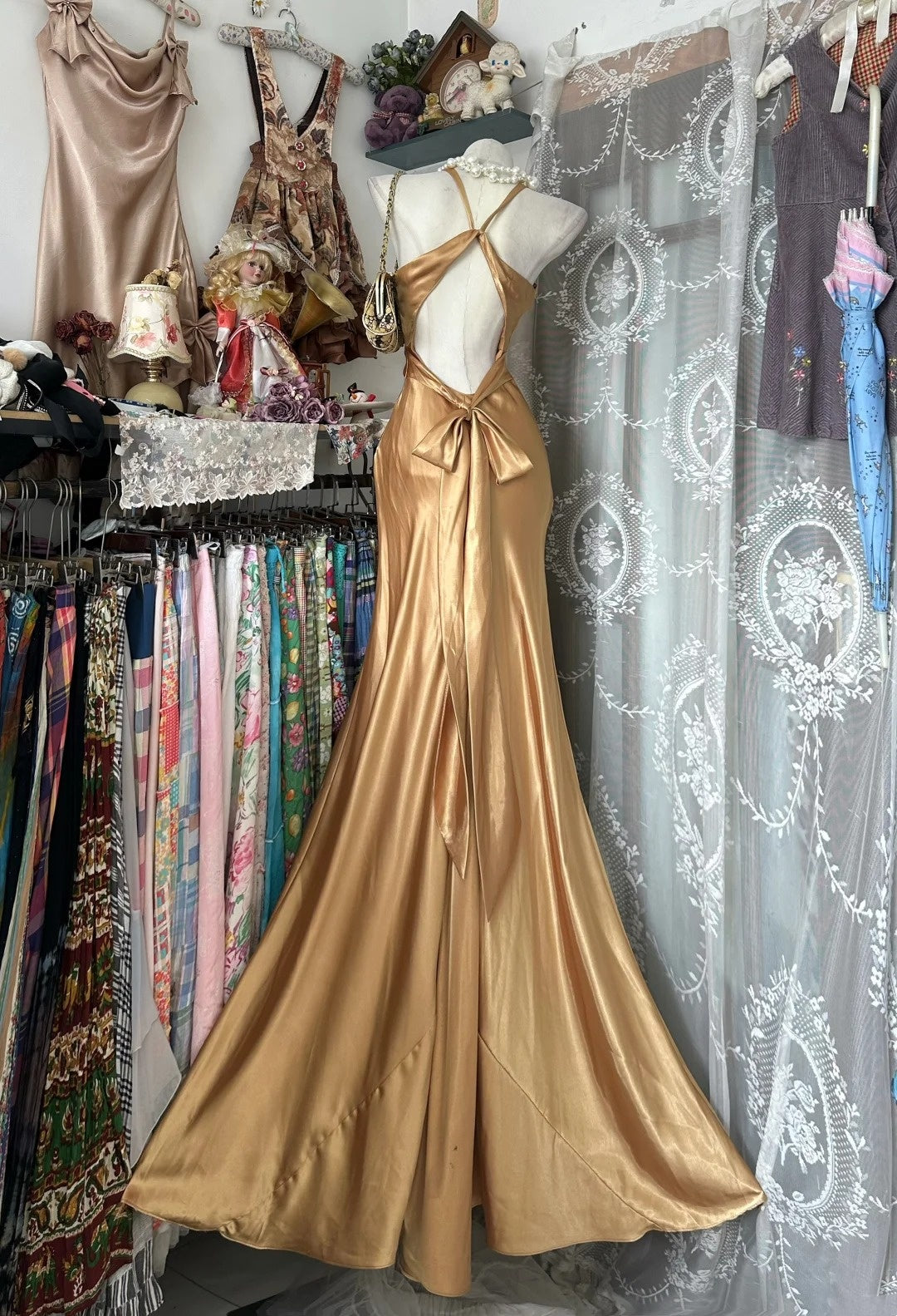 Elegant Mermaid V Neck Gold Backless Satin Long Prom Dresses For Teens – RubyFashionDress