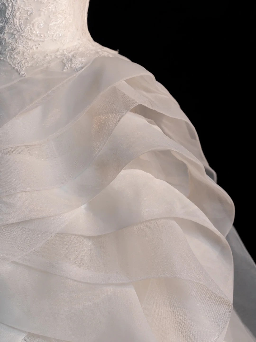 Dream Ball Gown Sweetheart Wedding Dresses Tulle White With Pleated Layers Vintage Brides Dress Long Bridal Gowns N565