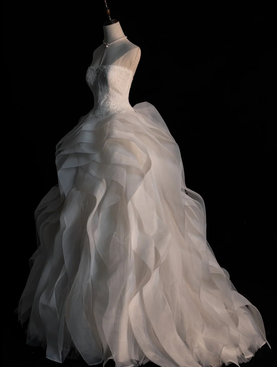 Dream Ball Gown Sweetheart Wedding Dresses Tulle White With Pleated Layers Vintage Brides Dress Long Bridal Gowns N565