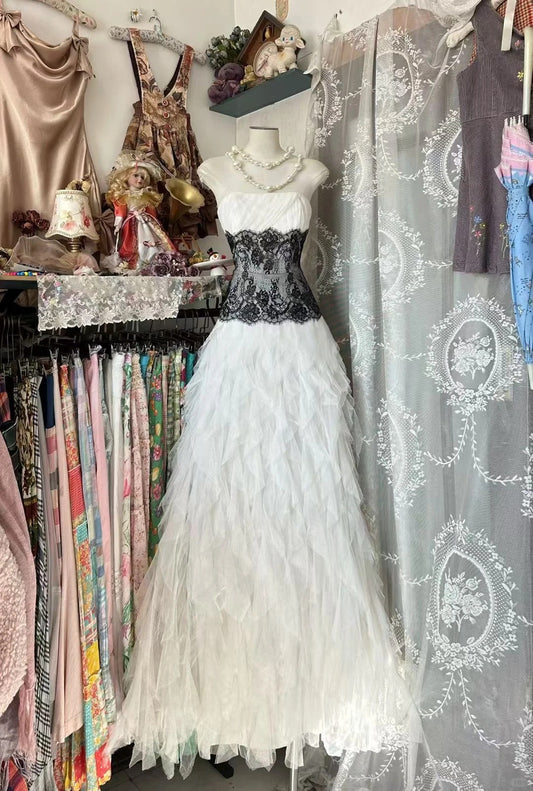 Modest Ball Gown Strapless White Tulle With Black Lace Long Prom Dresses Party Dress 21st Birthday Outfits Graduation Gown N837