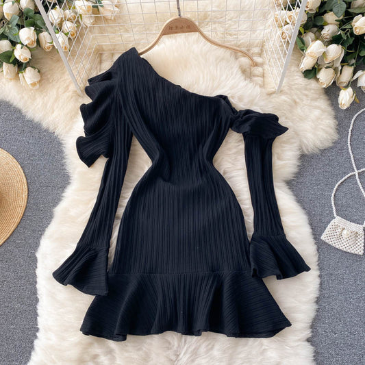 Black One-shoulder Long-sleeved Dress Fashion Dress RF0204