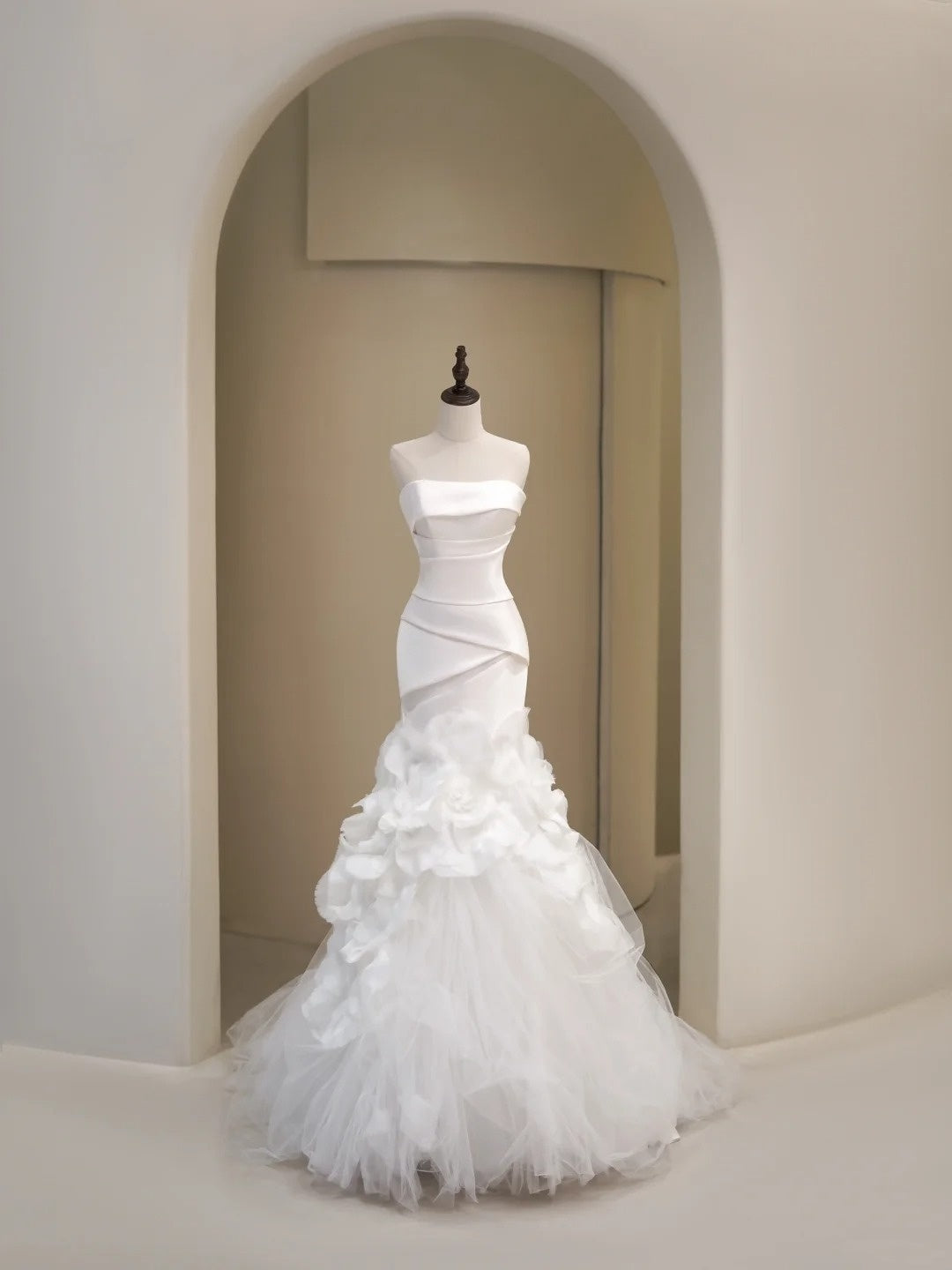 Plain Wedding Dresses Mermaid Strapless White Sleeveless Pleated Brides Dress Fitted Bridal Gowns N229