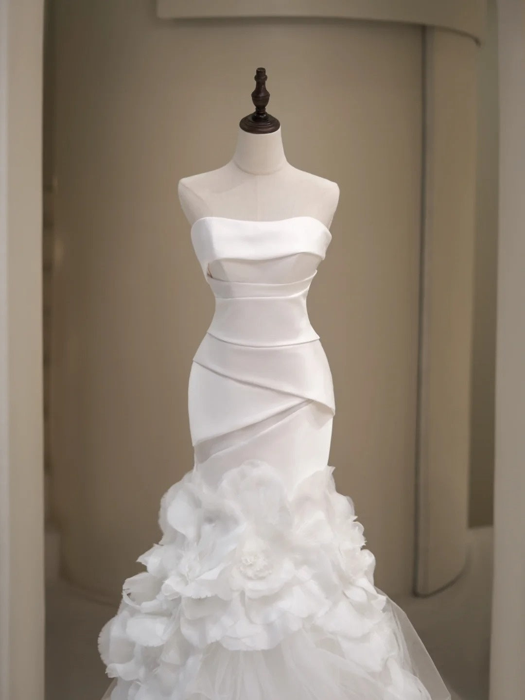 Plain Wedding Dresses Mermaid Strapless White Sleeveless Pleated Brides Dress Fitted Bridal Gowns N229