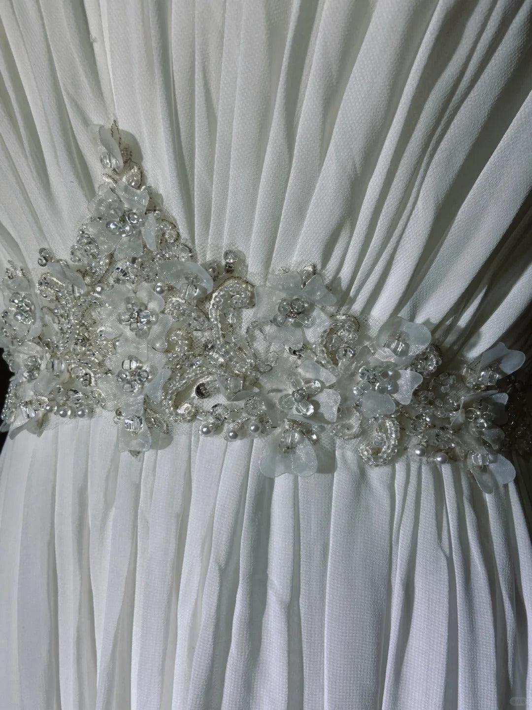 Romantic Wedding Dresses A Line Scoop Chiffon With Beaded Crystals White Long Bridal Gown N3405