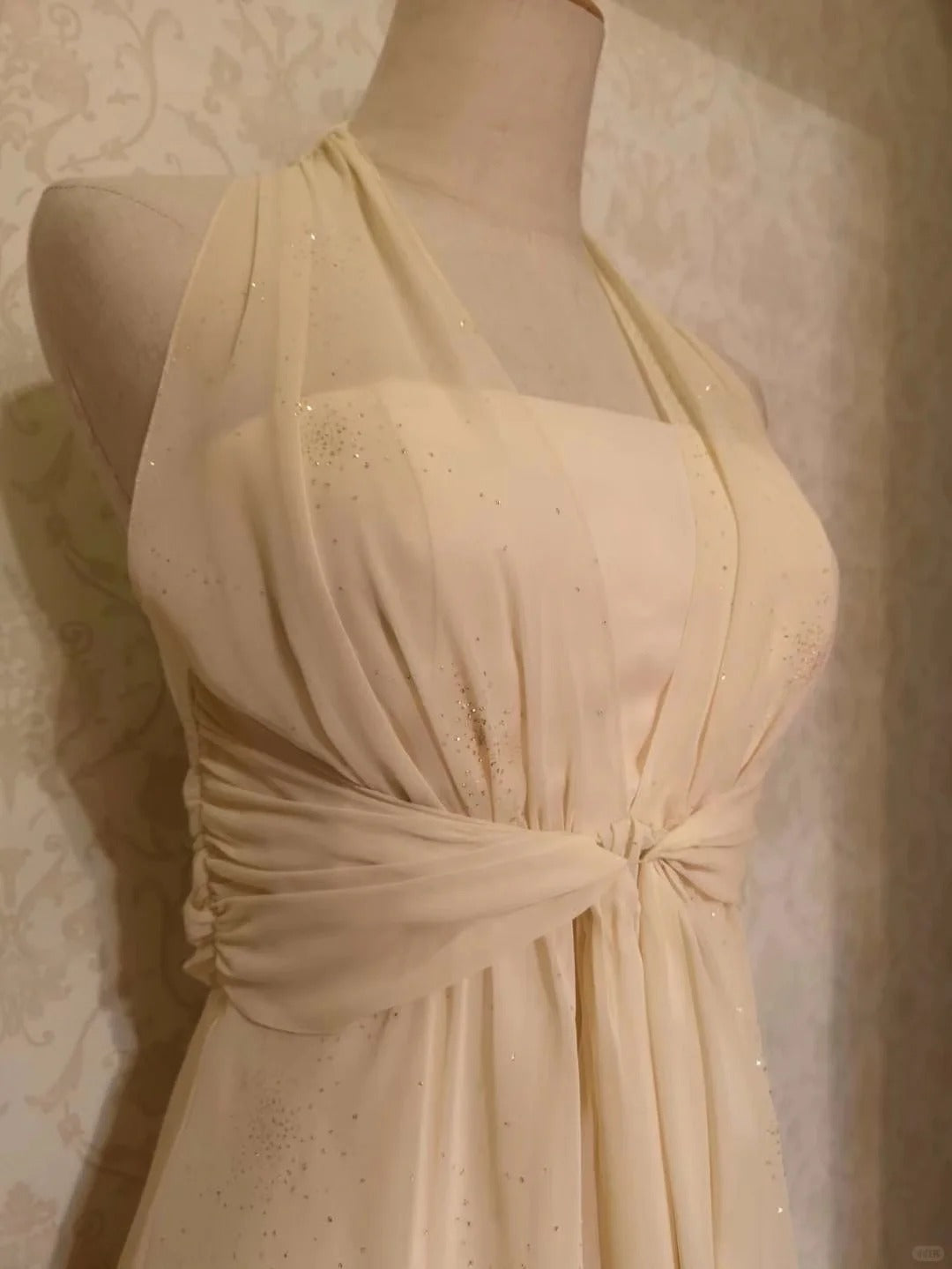 Vintage A line Halter White Chiffon 12th Grad Knee length Aesthetic Look Homecoming Dresses RB4300