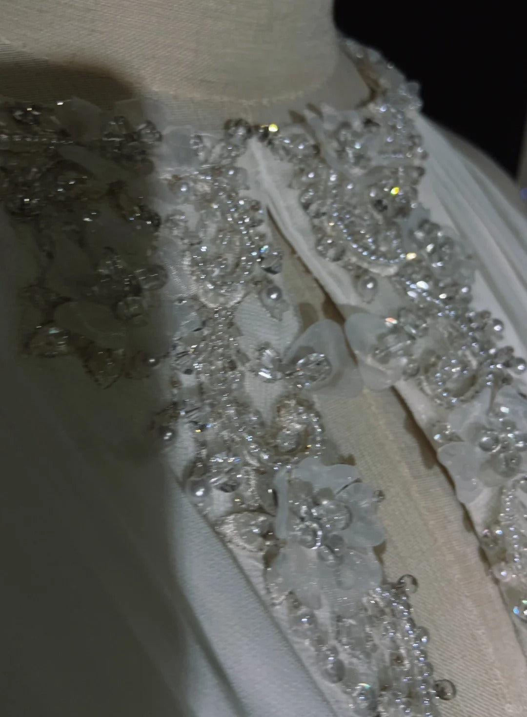 Romantic Wedding Dresses A Line Scoop Chiffon With Beaded Crystals White Long Bridal Gown N3405