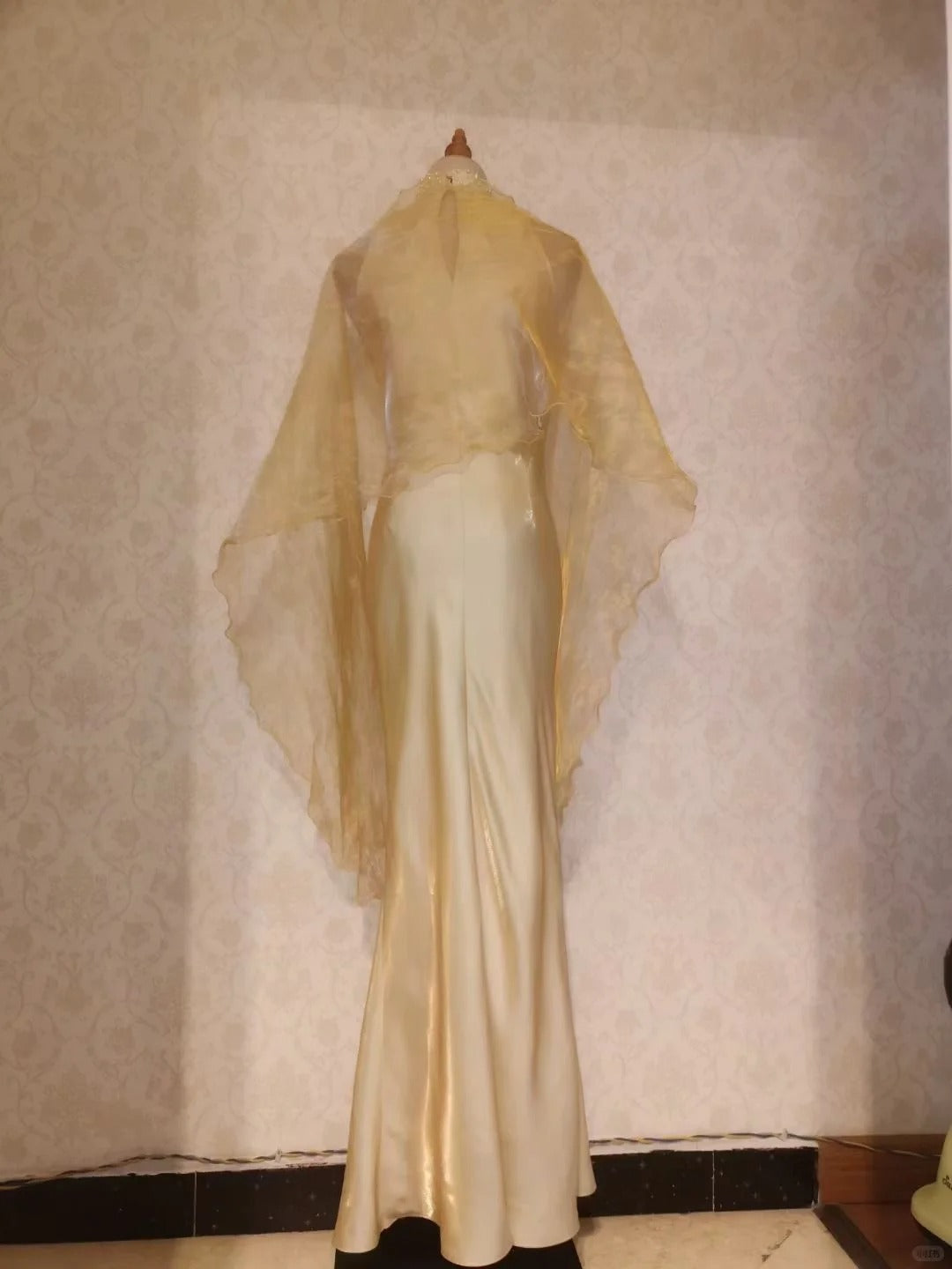 Vintage Prom Dresses 70s Mermaid High Neck Yellow With Cape Sleeveless Floor Length Evening Formal Outfits RB4289